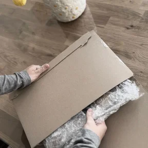 Und dann hält man es zum ersten Mal in der Hand. 

#probedruck #debütbuch #mondmut #federseiten